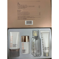 Набор с солнцезащитным увлажняющим кремом SU:M37 Sun-away Multi Effect Sun Block AD Special Set - фото №1