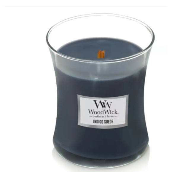 Ароматична свічка з ароматом шкіри та мускусу Woodwick Medium Indigo suede - фото №1