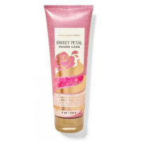 Парфумований крем для тіла Bath & body works  Sweet Petal Pound Cake Body Cream - фото №1