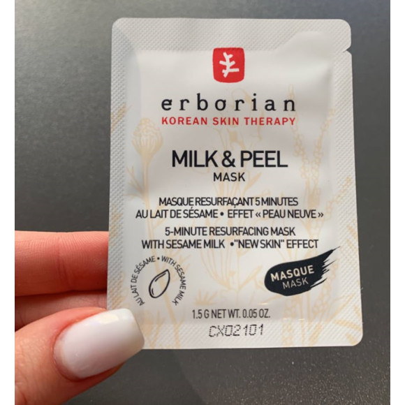 Розгладжувальний бальзам-пілінг "Кунжутне молоко"  Erborian Milk & Peel Balm 1,5 - фото №1