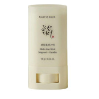 Сонцезахисний стік на основі екстракту полину та зеленого чаю Beauty Of Joseon Matte Sun Stick Mugwort+Camelia SPF50 PA++++ 18 г - фото №1